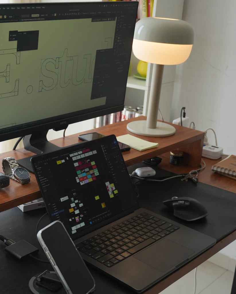 The studio desk, the LIFE.studio wordmark being drawn on screen